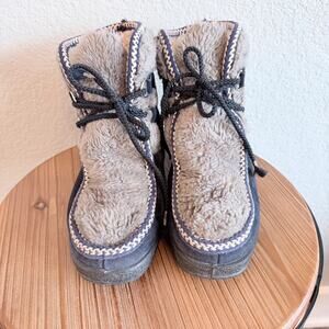 Yodelers Shearling Boots 7B Blue Suede Lace Up Made in USA Vintage Cozy